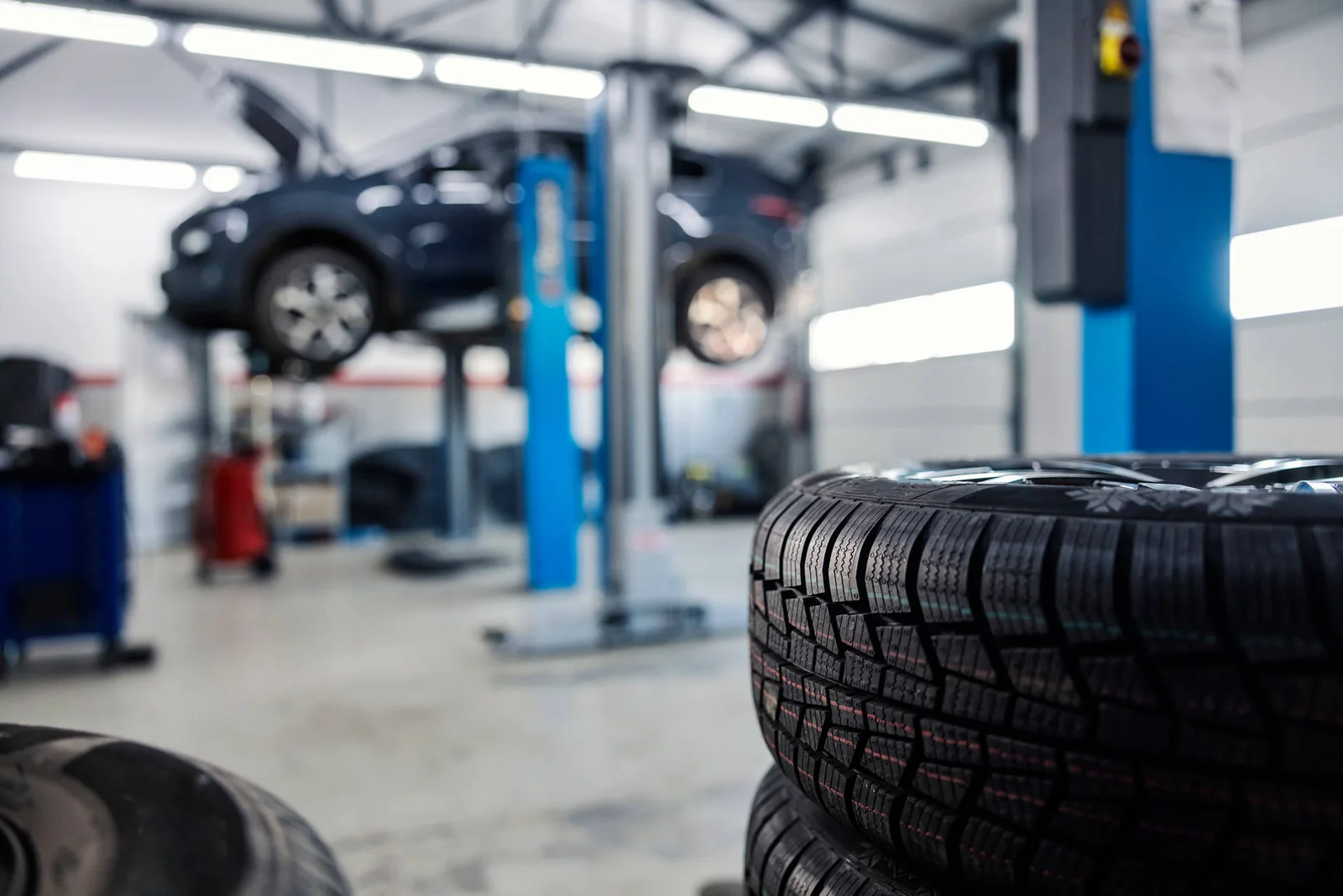 Pneus na área de serviço automotivo